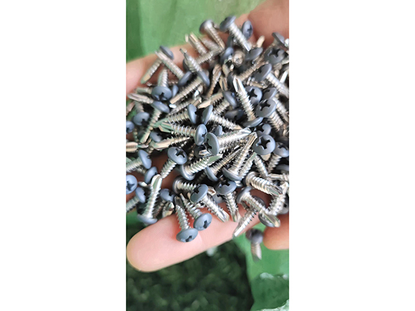 头部烤漆钻尾螺钉