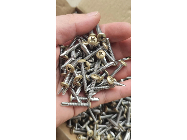 头部烤漆钻尾螺钉