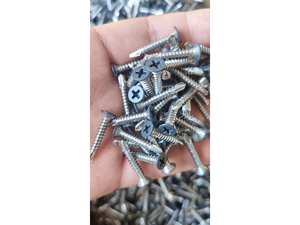 头部烤漆钻尾螺钉